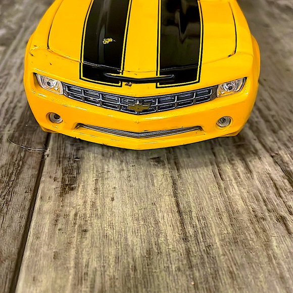 Bumblebee transformers, car and coin - Picture 7 of 14